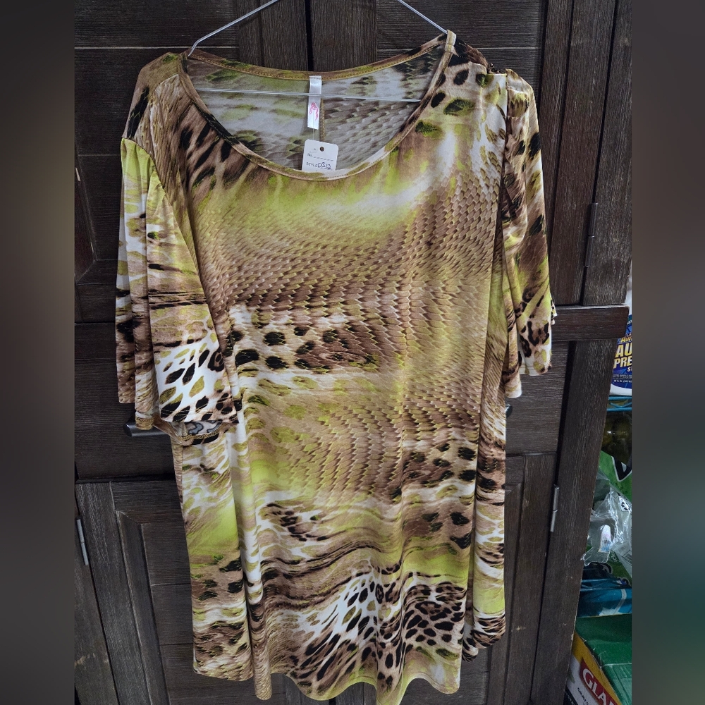 Silhouette Women's Plus Size Leopard Print Tunic Top Oversized 1X Golden Tones